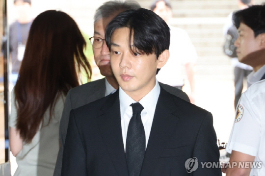 마약 상습 투약 혐의 등으로 불구속 기소된 배우 유아인씨  사진 연합뉴스